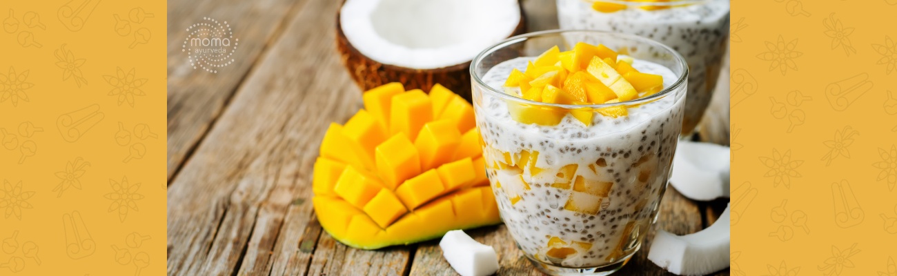 Chia ze spiruliną w proszku i mango
