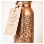 Butelka miedziana grawer kwiatowy czarny 950ml MOMA Ayurveda