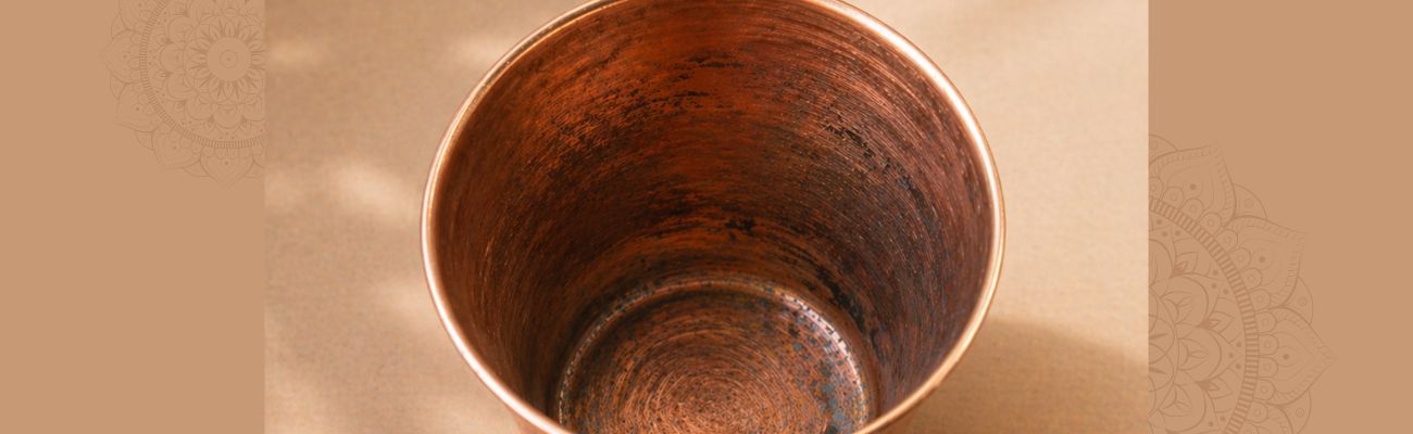 Dlaczego miedź ciemnieje O naturalnych przemianach, patynie i czarnych śladach